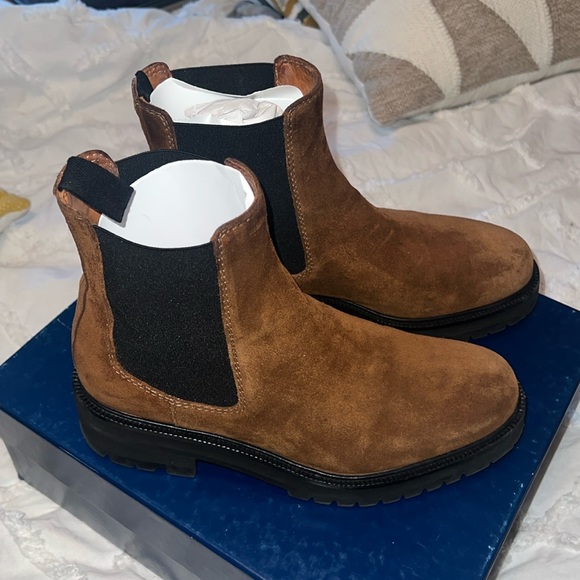 New suede lug Chelsea boot with box - Picture 3 of 7